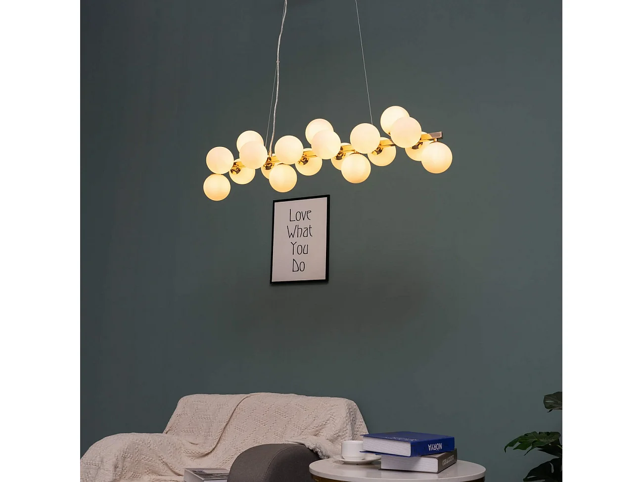 Suspension horizontale dorée à sphères en verre blanc - Ambrosia