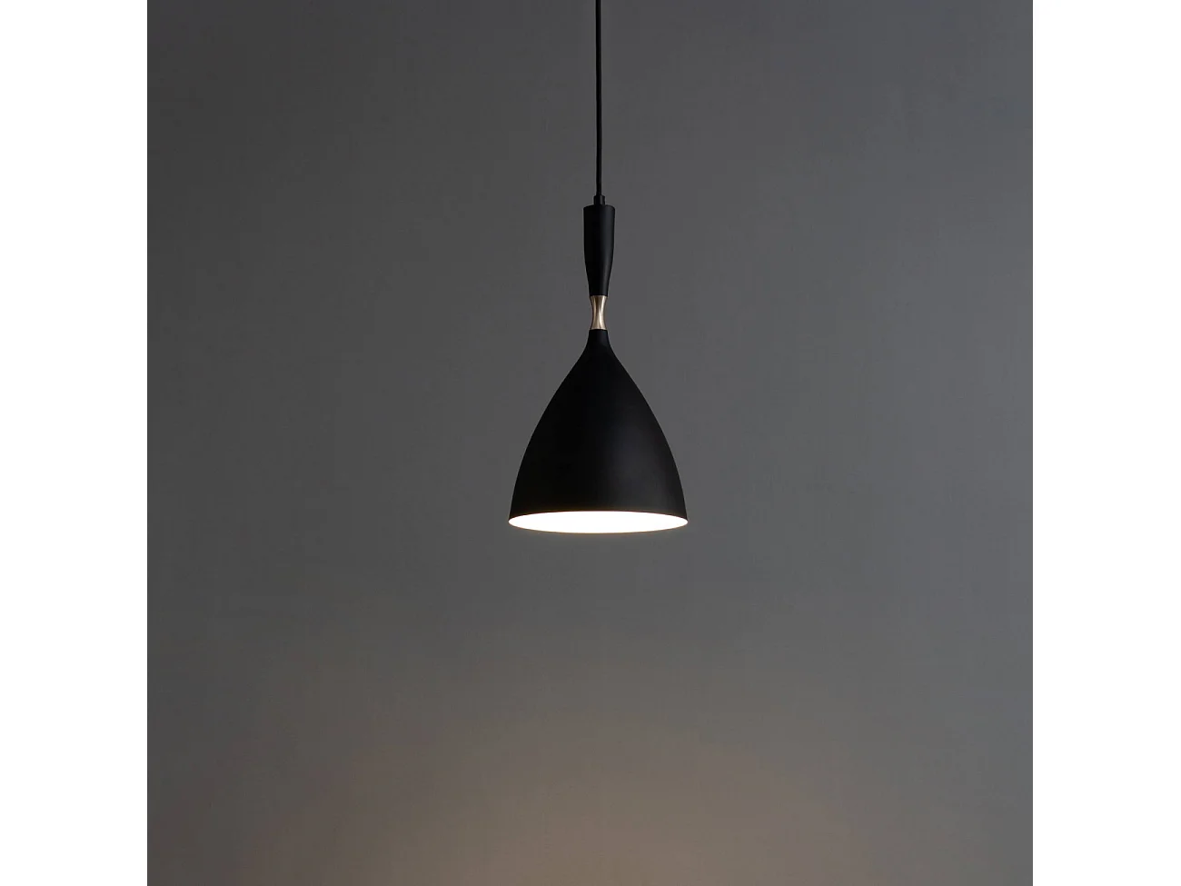 Suspension industrielle conique noire - Denzo