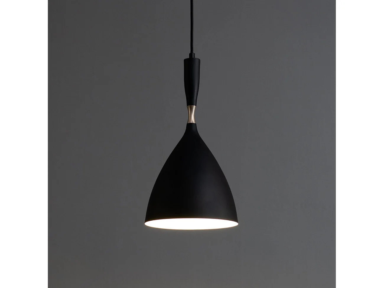 Suspension industrielle conique noire - Denzo