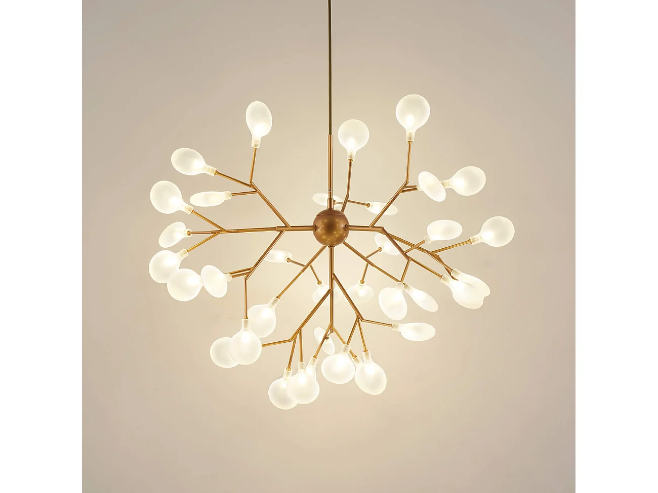Suspension style branchage doré à 36 lumières - Arsinoe