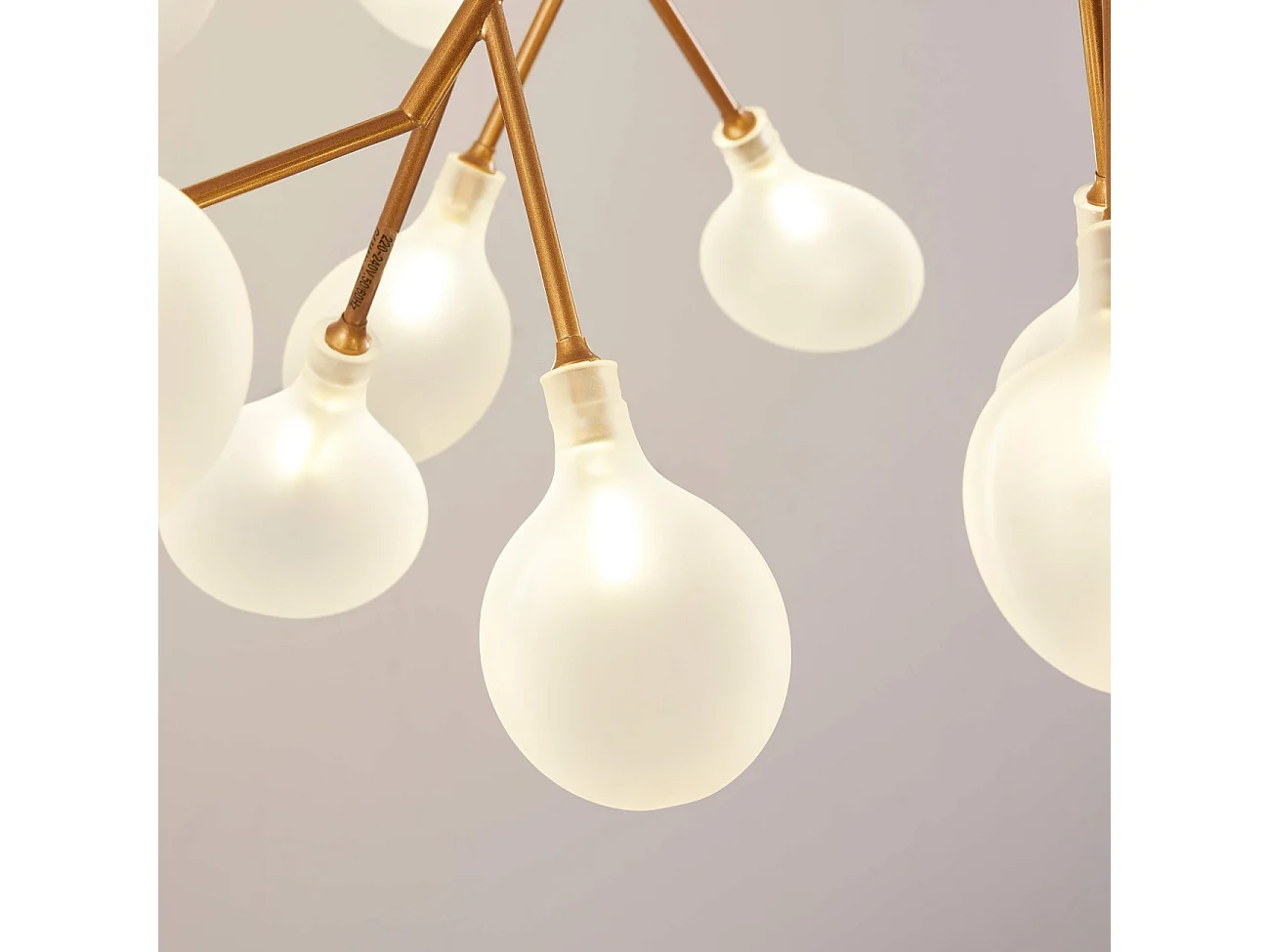 Suspension style branchage doré à 36 lumières - Arsinoe