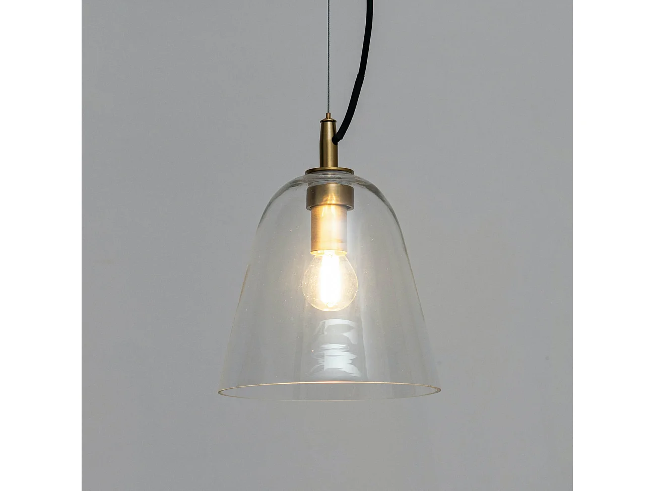 Suspension design cône en verre et métal doré - Cindy