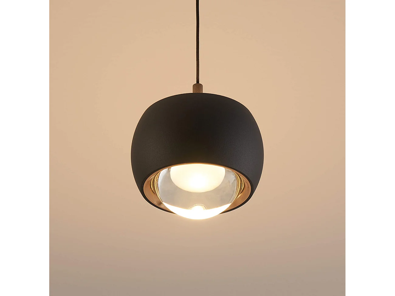 Petite suspension noire dimmable design sobre en métal - Finn