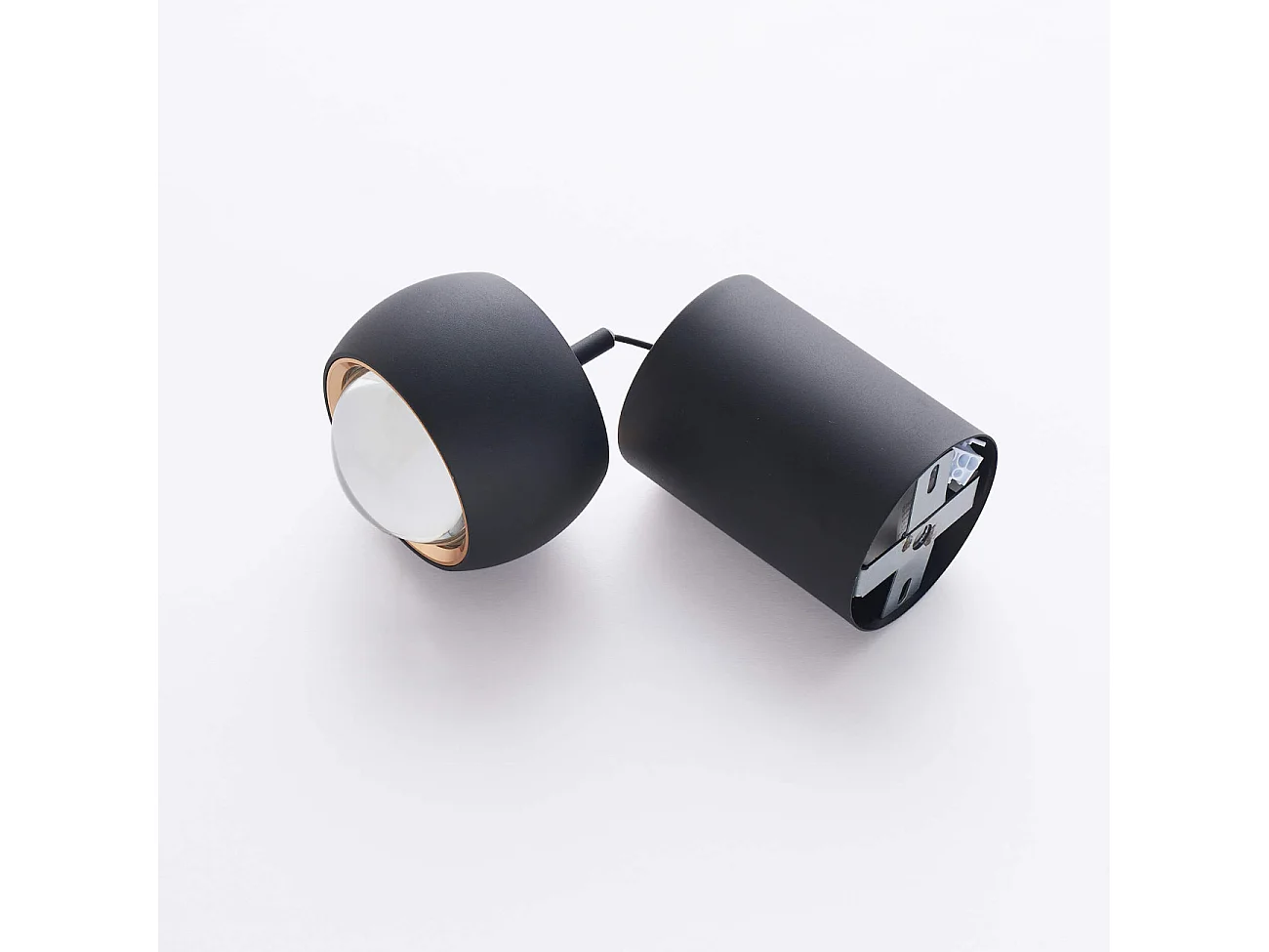 Petite suspension noire dimmable design sobre en métal - Finn