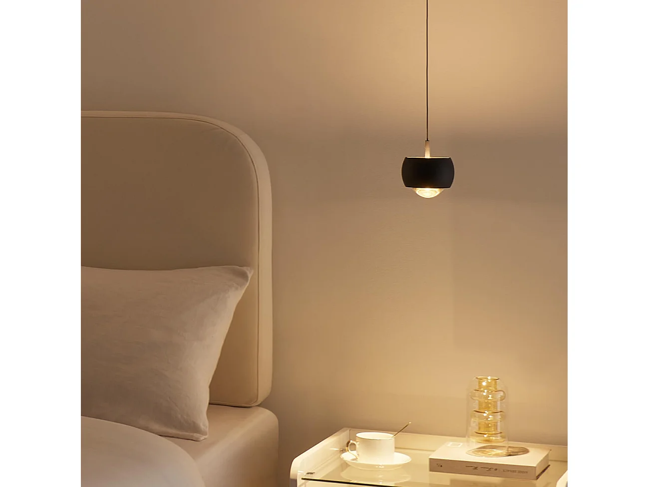 Petite suspension noire dimmable design sobre en métal - Finn