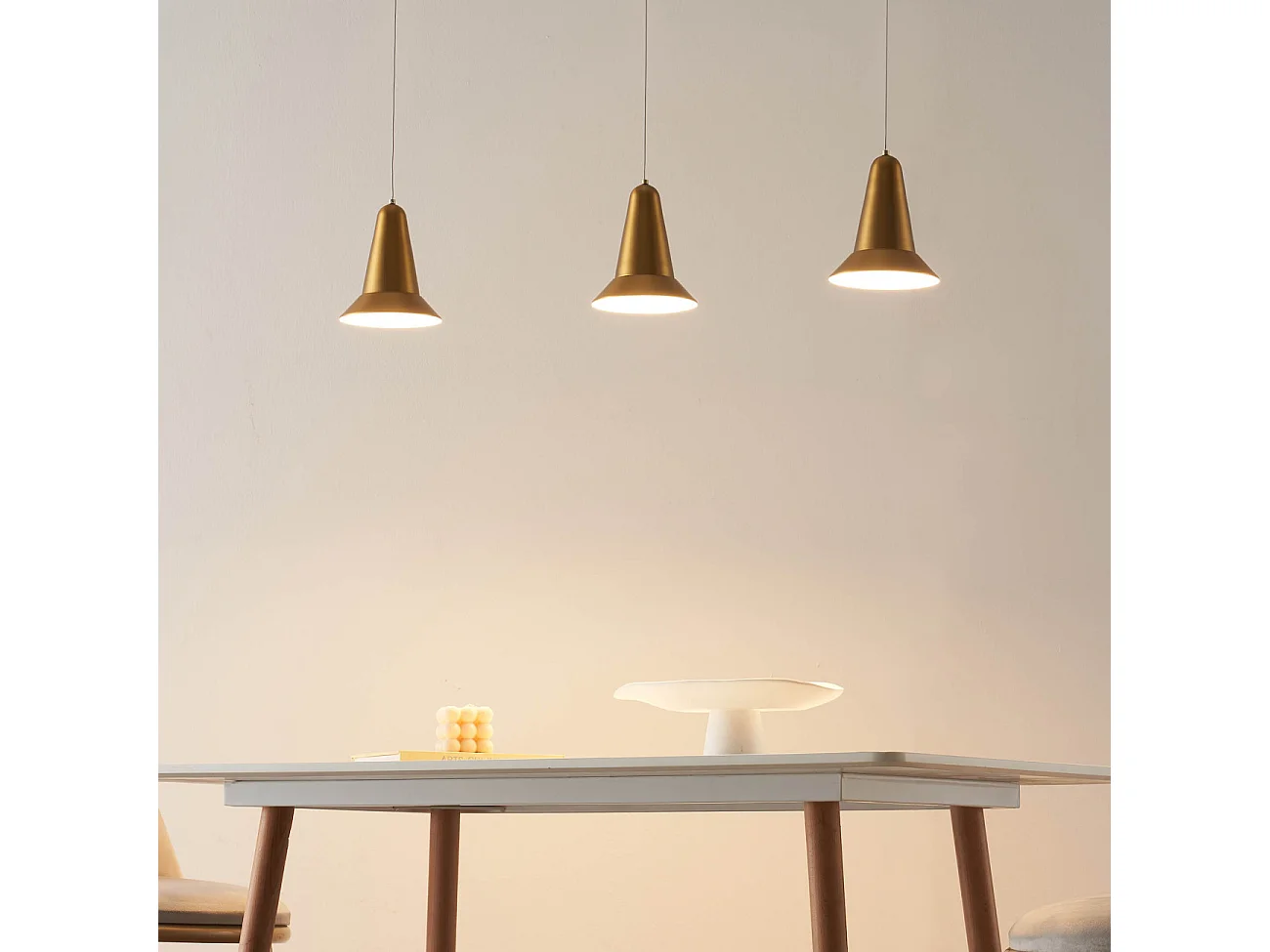 Suspension conique dorée tactile et dimmable - Nerla