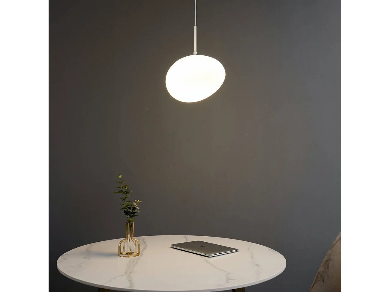 Suspension en verre blanc opalin - Veglia