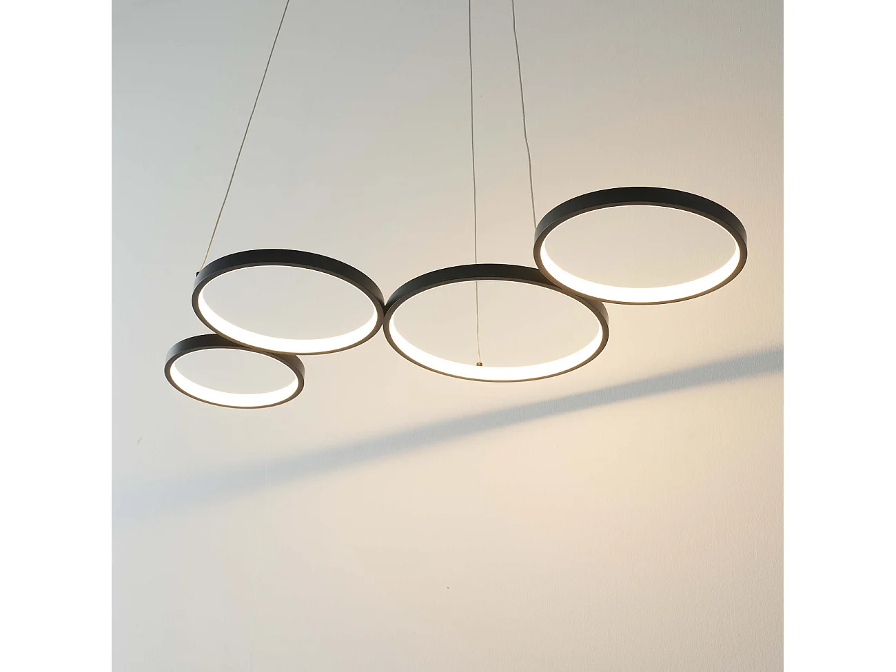 Suspension LED 4 cercles en métal noir - Newton
