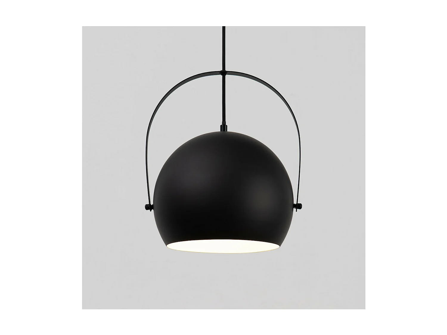 Suspension industrielle noire style atelier - Tassino