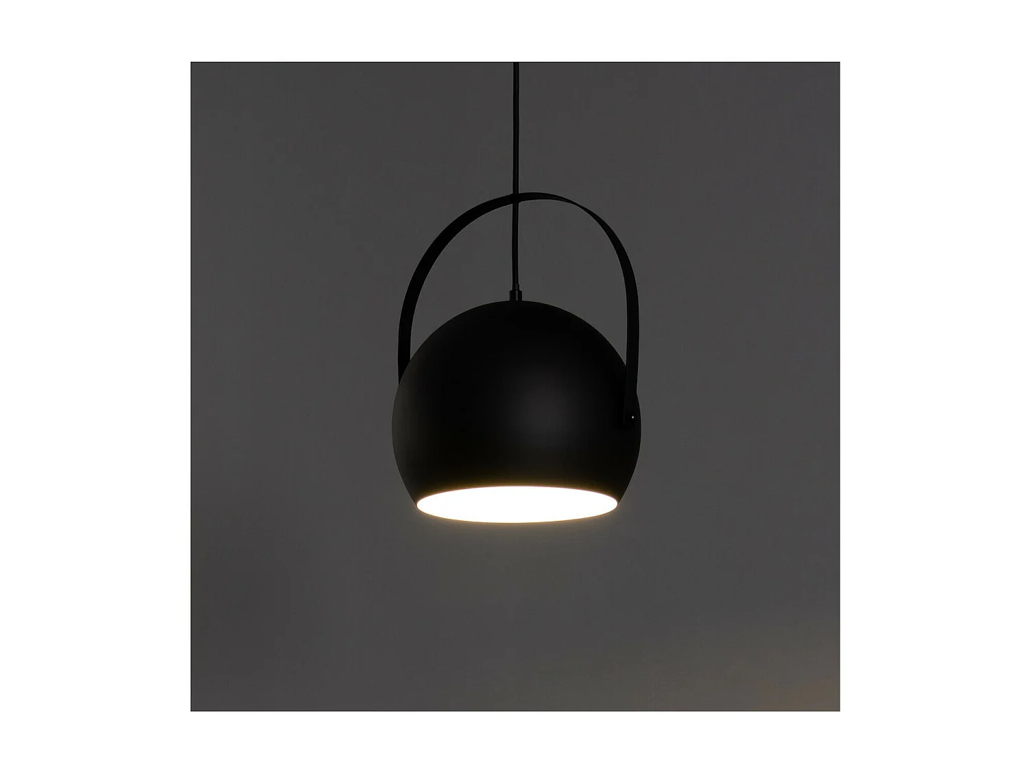 Suspension industrielle noire style atelier - Tassino