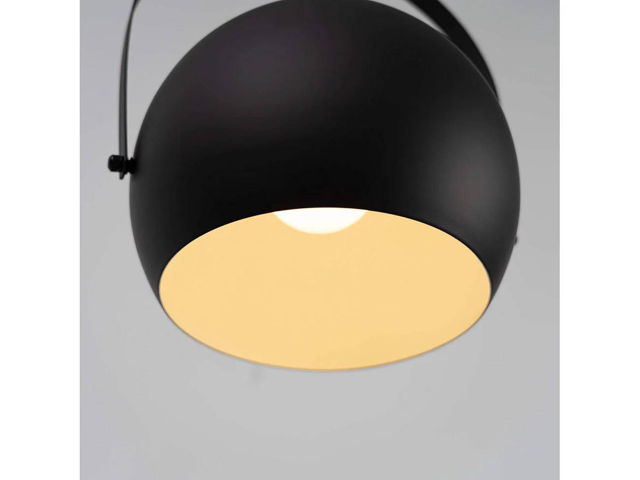 Suspension industrielle noire style atelier - Tassino