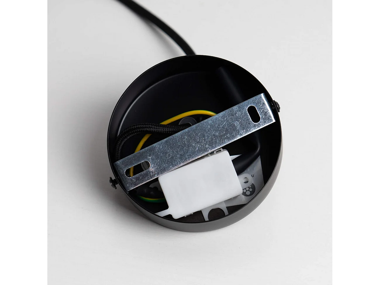 Suspension industrielle noire style atelier - Tassino