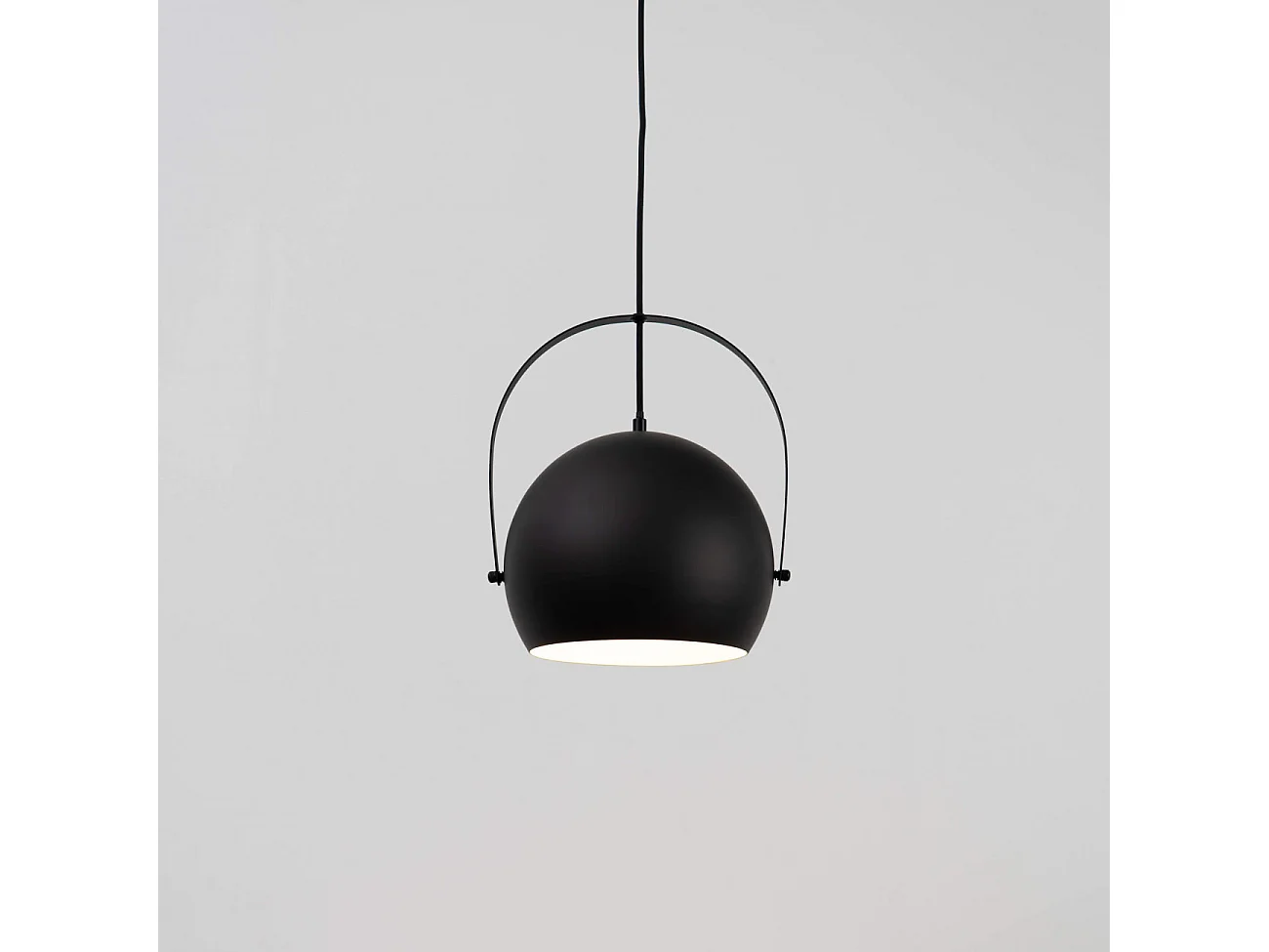 Suspension industrielle noire style atelier - Tassino