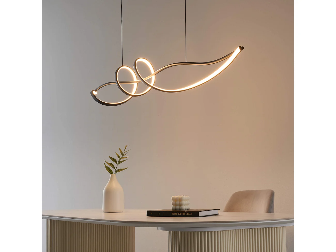 Grande suspension spirale noire 120 cm de long - Lybella