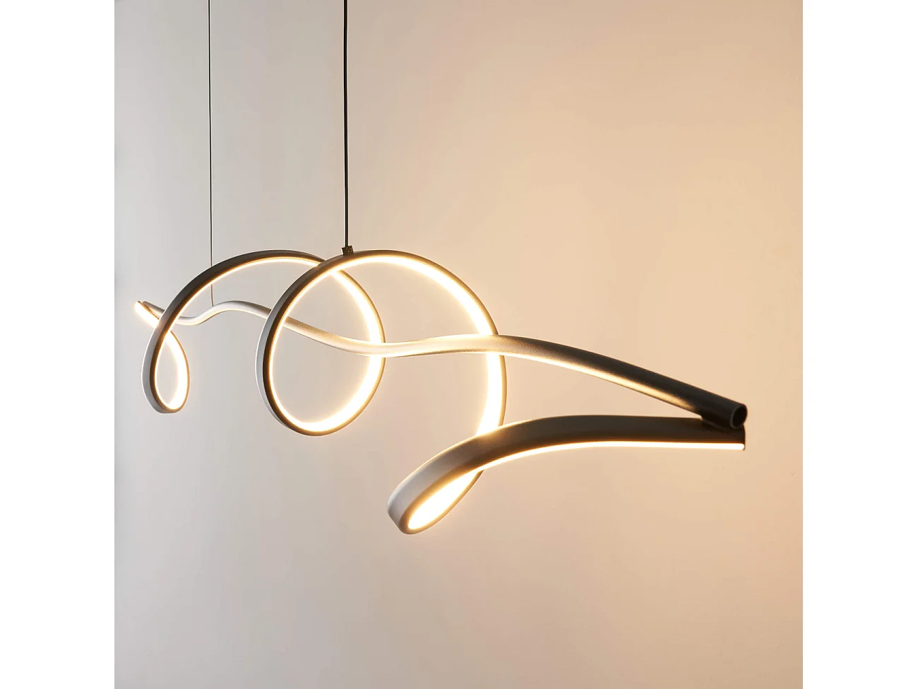 Grande suspension spirale noire 120 cm de long - Lybella