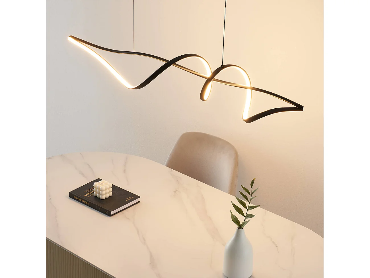 Grande suspension spirale noire 120 cm de long - Lybella