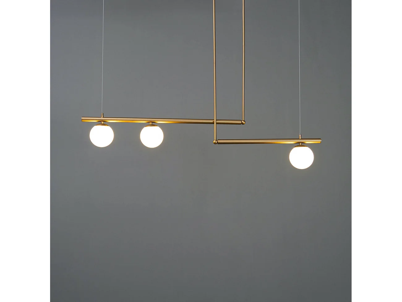 Suspension design géométrique métal doré et verre blanc - Andrea