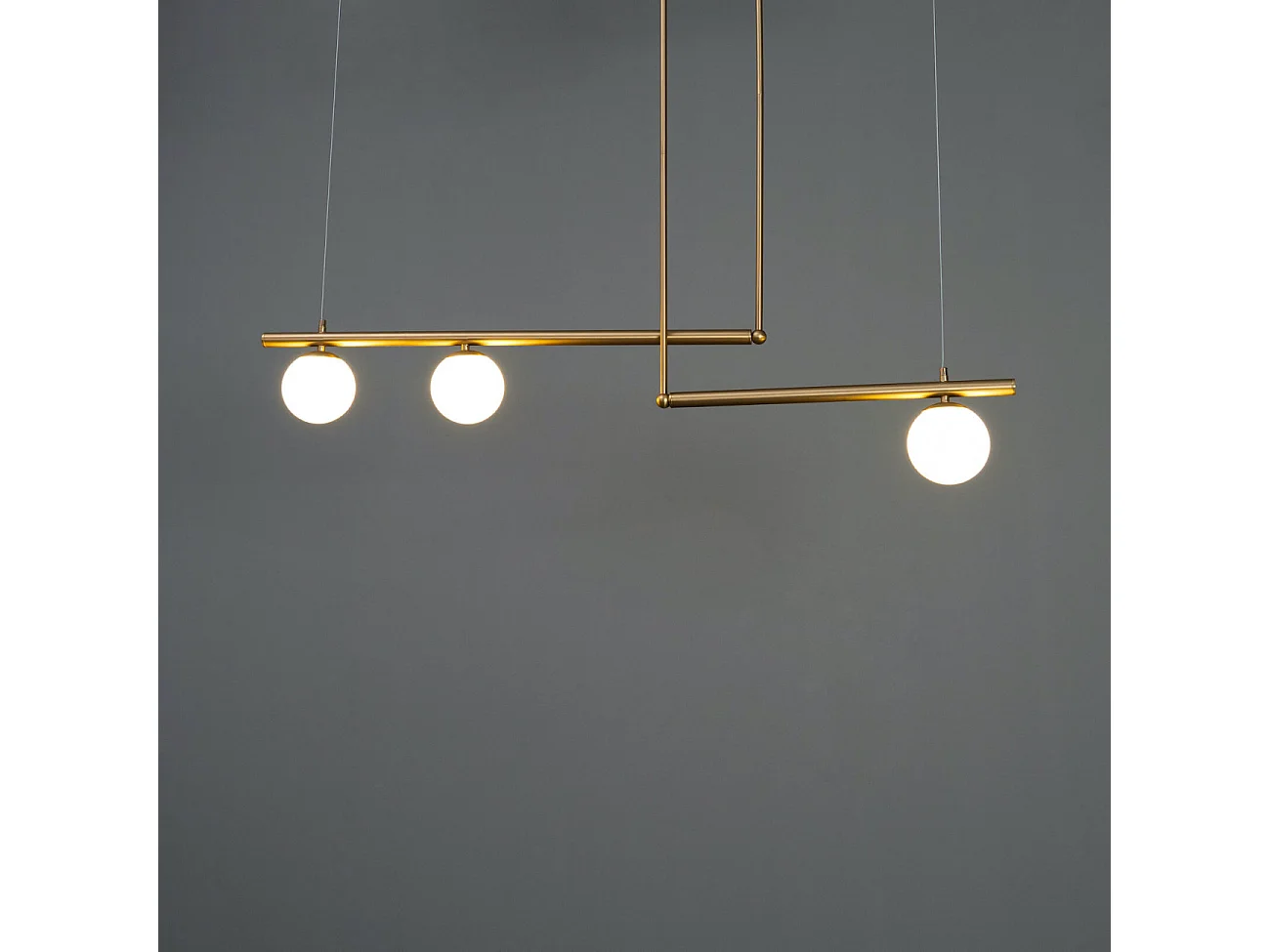 Suspension design géométrique métal doré et verre blanc - Andrea