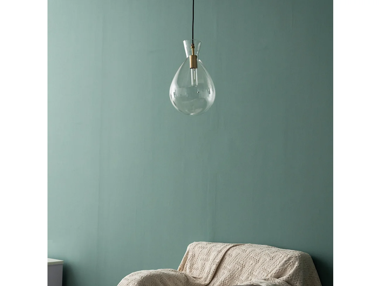 Suspension goutte transparente -  Gabriela