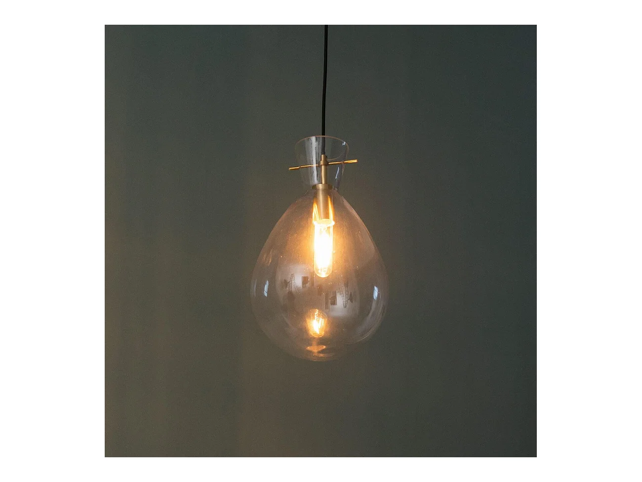 Suspension goutte transparente -  Gabriela