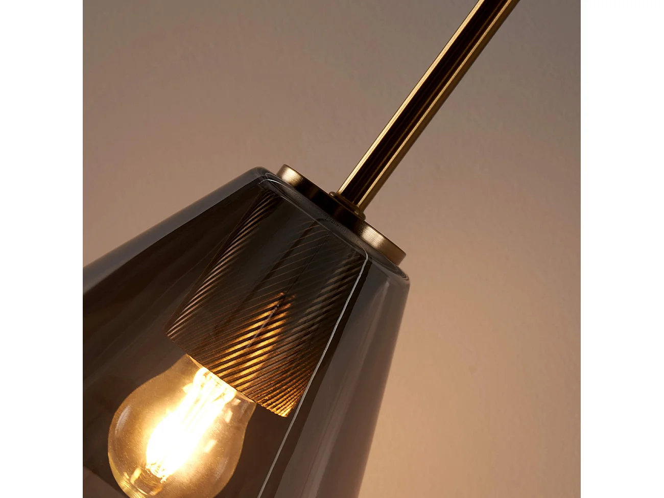 Suspension conique et design verre fumé - Soliria