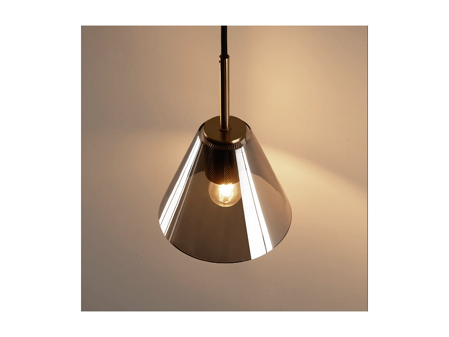 Suspension conique et design verre fumé - Soliria