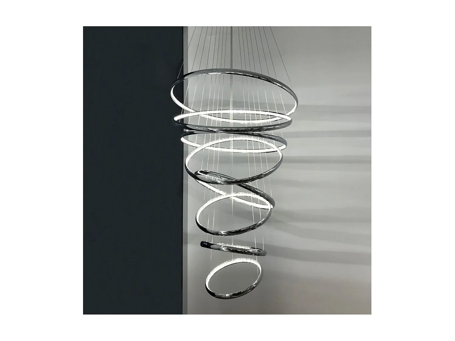 Grande suspension spirale LED argentée - Tornado