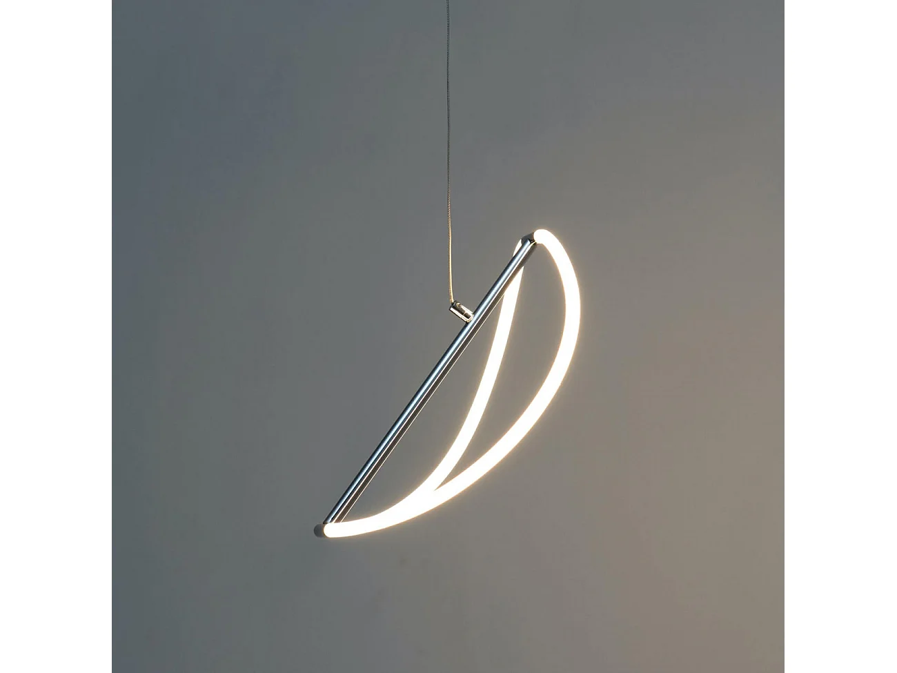 Suspension LED design circulaire courbée - Molfaro