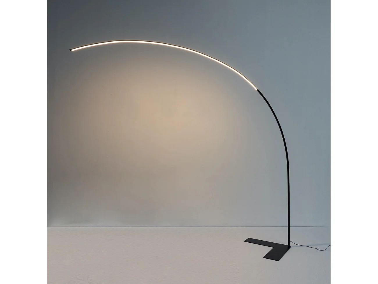 Grand lampadaire LED Dimmable design courbé - Avellino