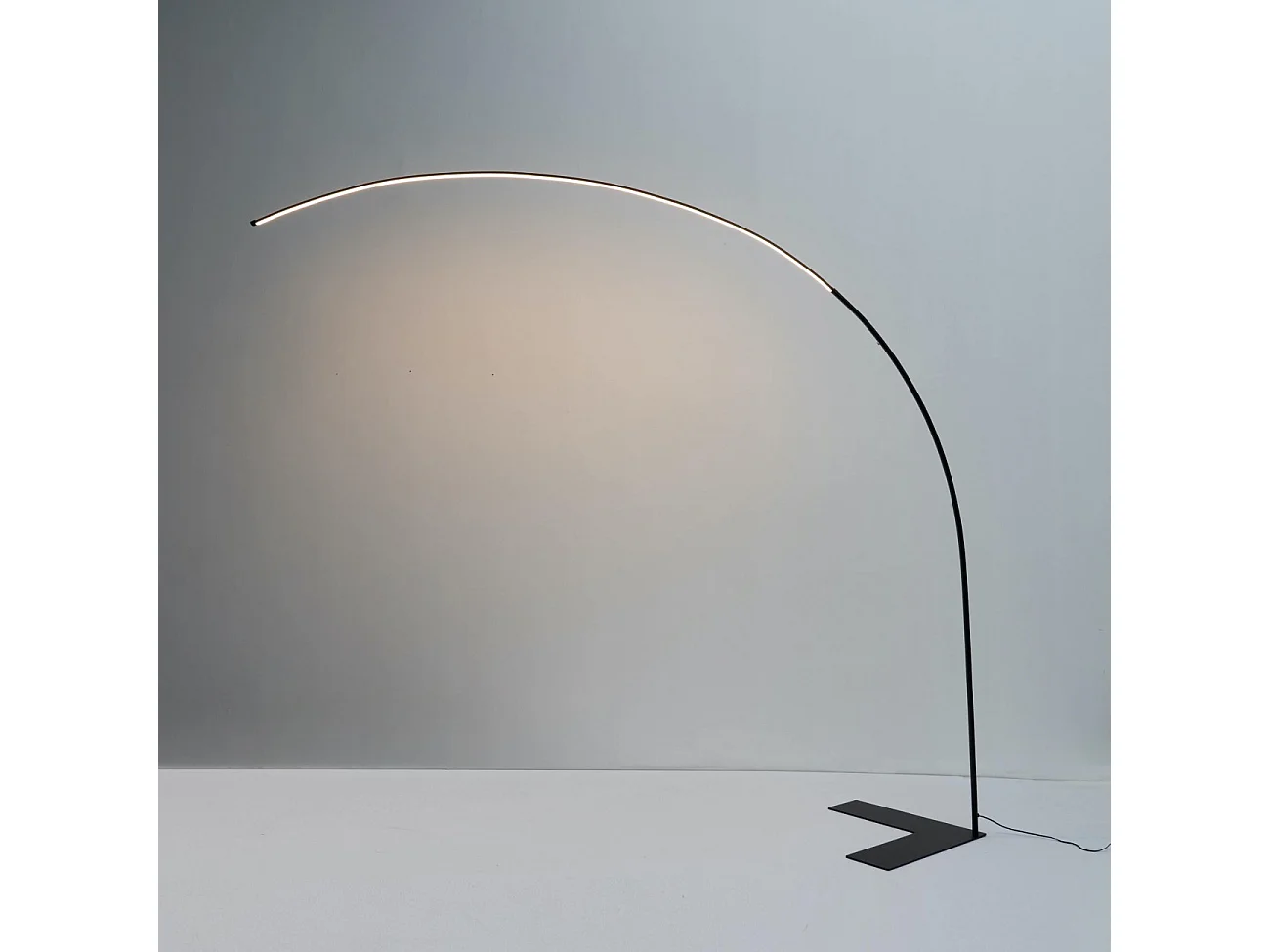 Grand lampadaire LED Dimmable design courbé - Avellino