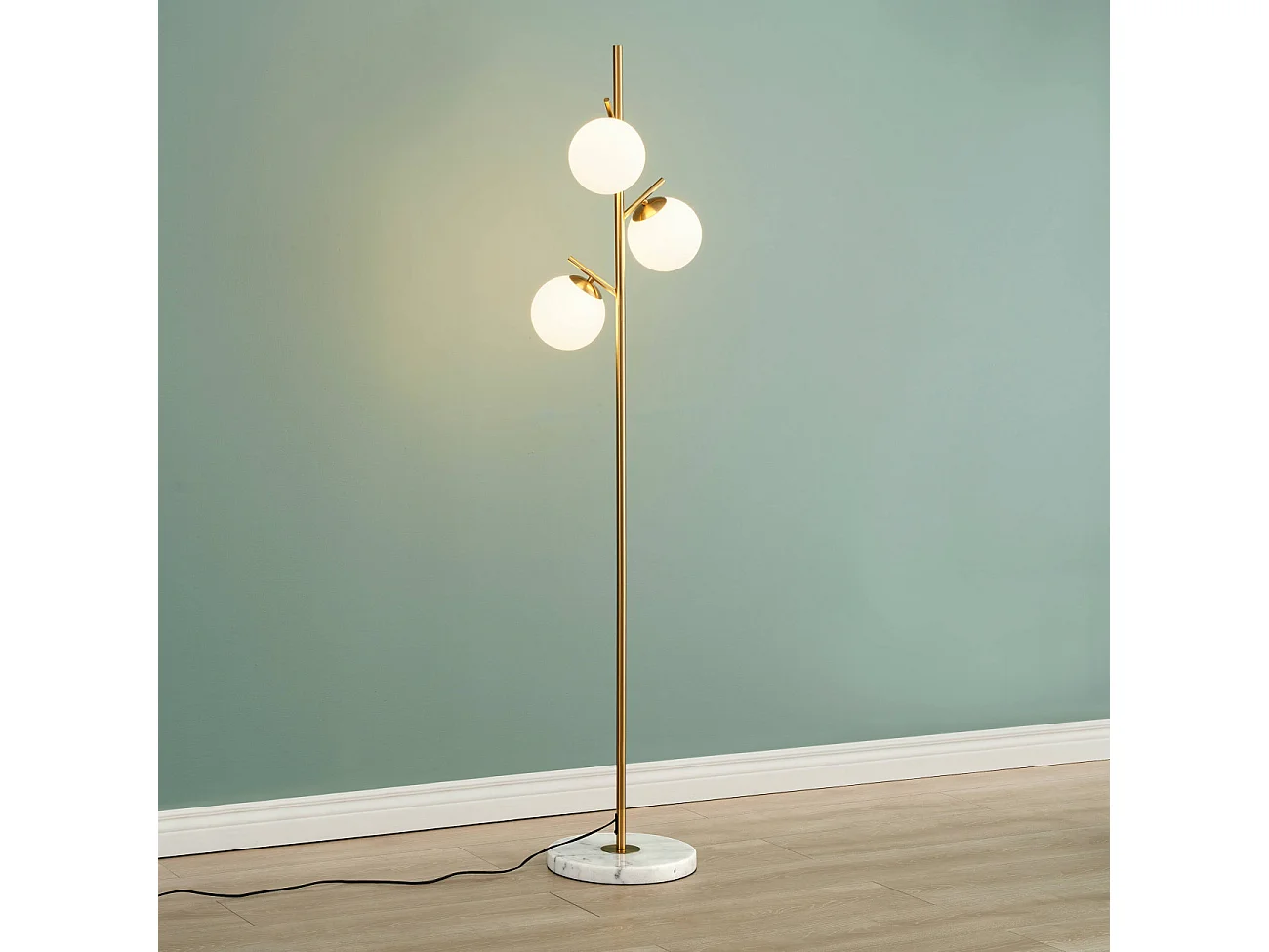 Lampadaire doré 3 globes blanc - Estrela