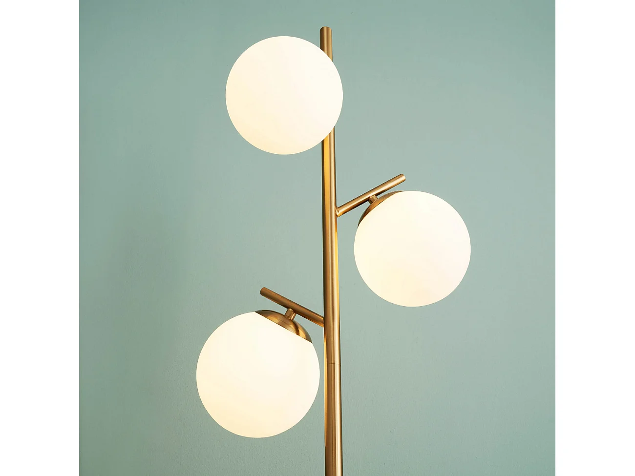 Lampadaire doré 3 globes blanc - Estrela