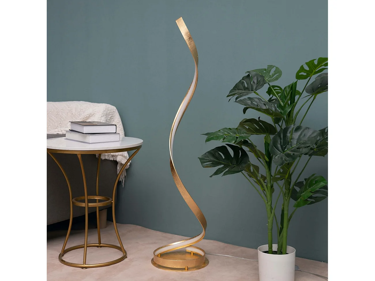 Lampadaire salon ondulé feuille dorée - Millenium