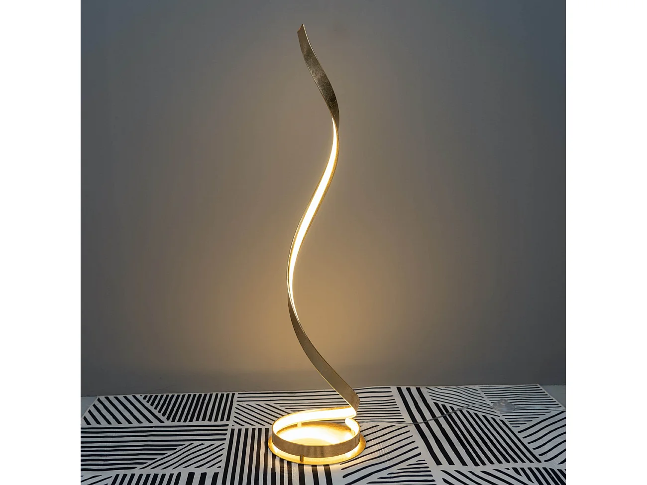Lampadaire salon ondulé feuille dorée - Millenium