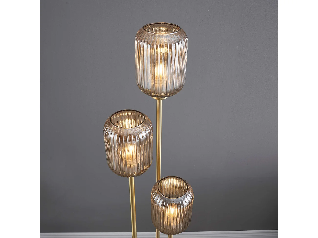 Grand lampadaire triple doré verres ambrés - Rosalia