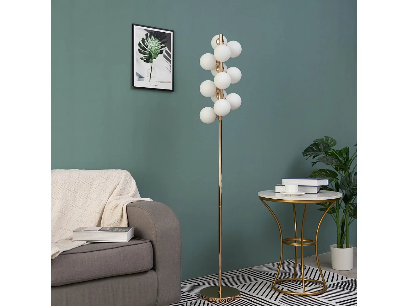 Lampadaire moderne doré à sphères en verre blanc - Ambrosia