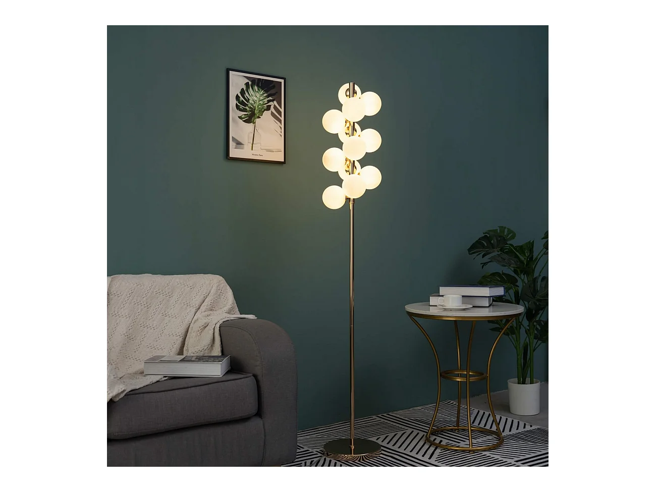 Lampadaire moderne doré à sphères en verre blanc - Ambrosia