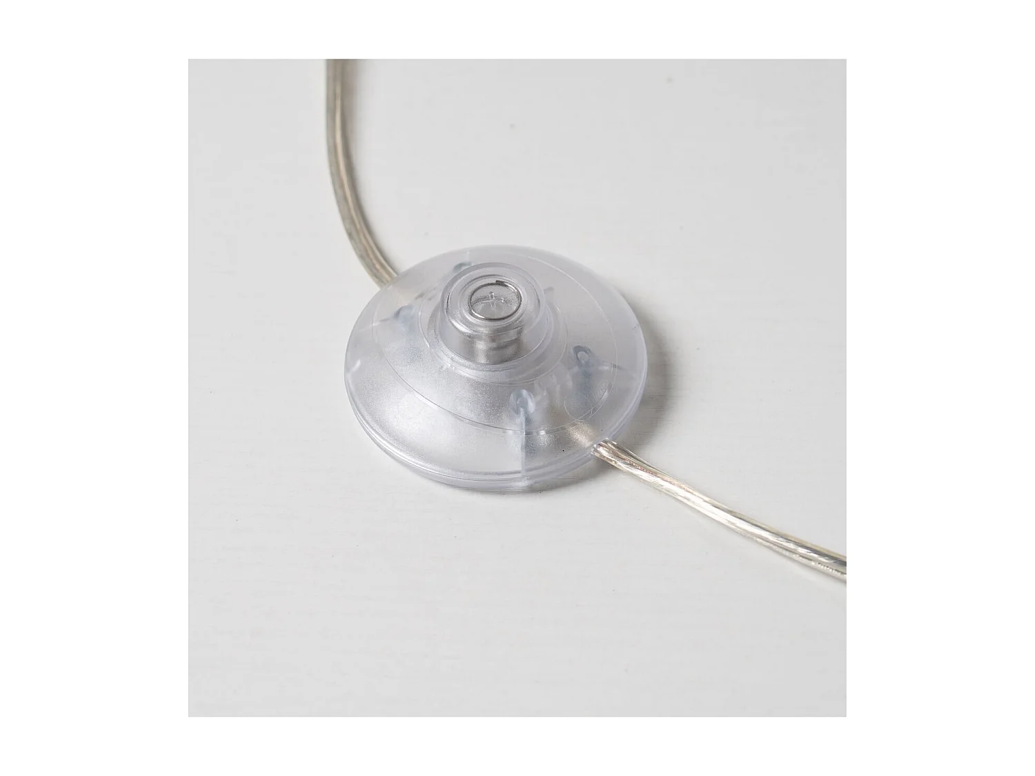 Lampadaire moderne doré à sphères en verre blanc - Ambrosia