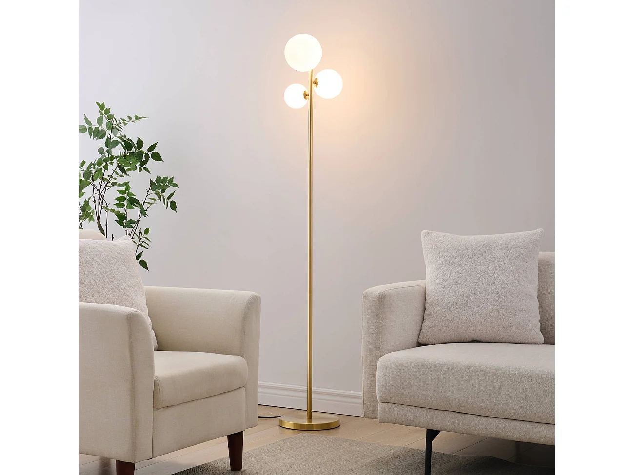 Lampadaire doré trois boules de verre blanc 150 cm - Melinda