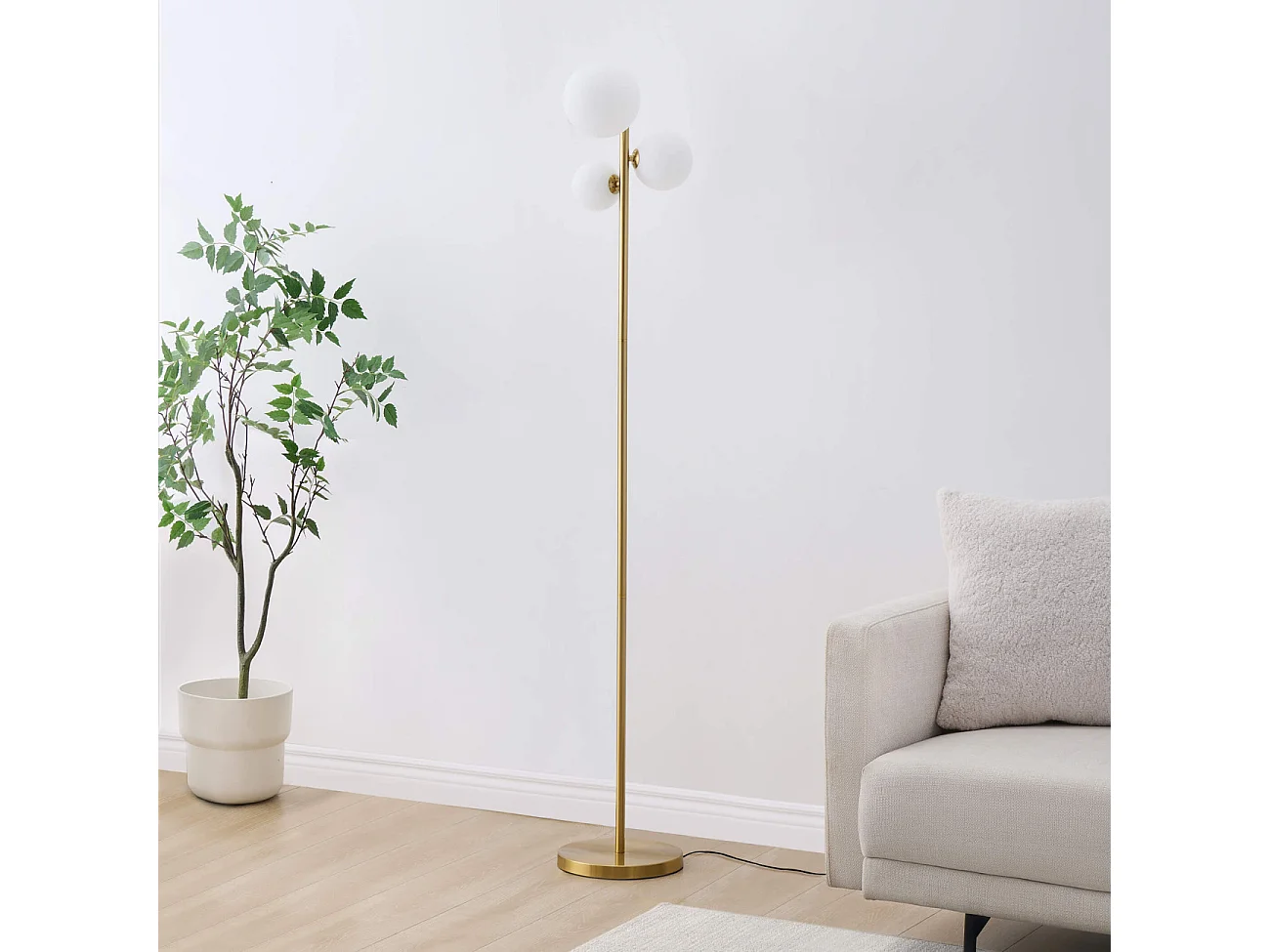 Lampadaire doré trois boules de verre blanc 150 cm - Melinda