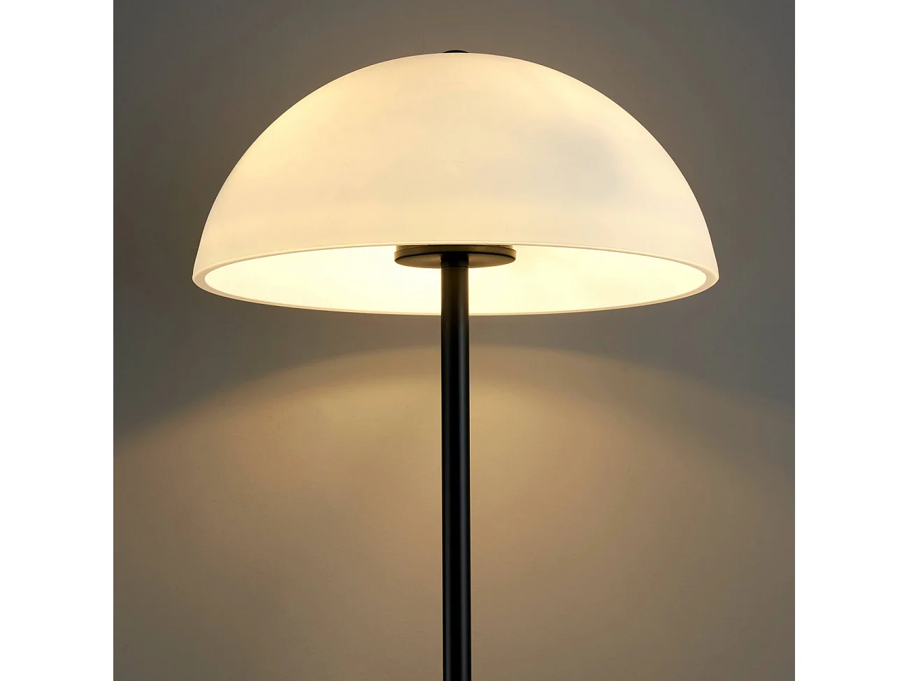 Élégant lampadaire minimaliste abat-jour en verre - Melito