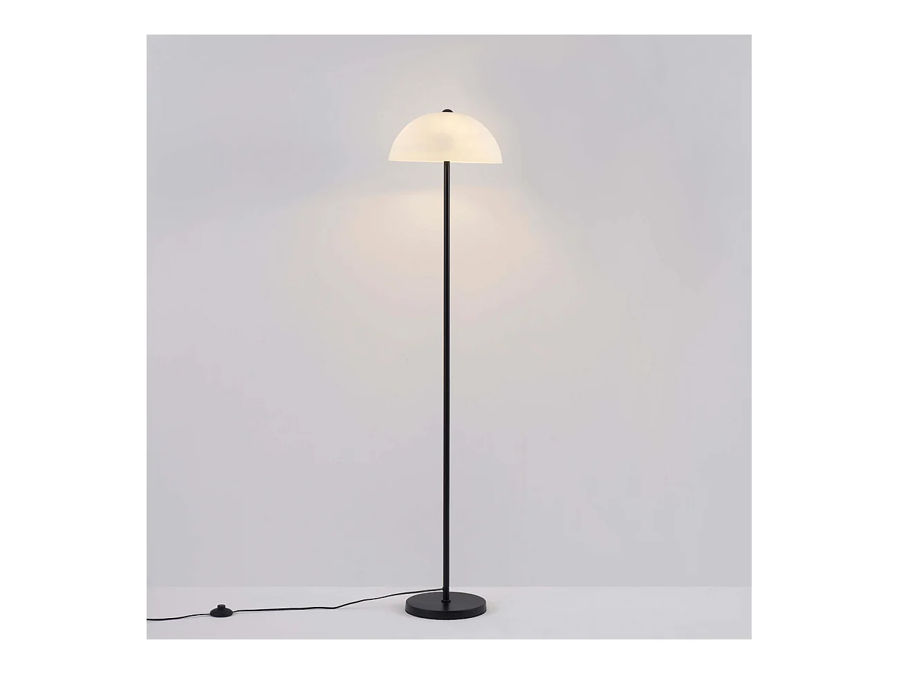 Élégant lampadaire minimaliste abat-jour en verre - Melito