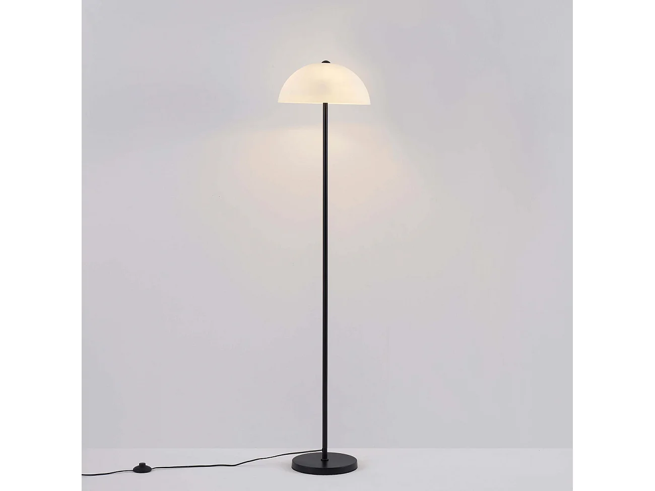 Élégant lampadaire minimaliste abat-jour en verre - Melito