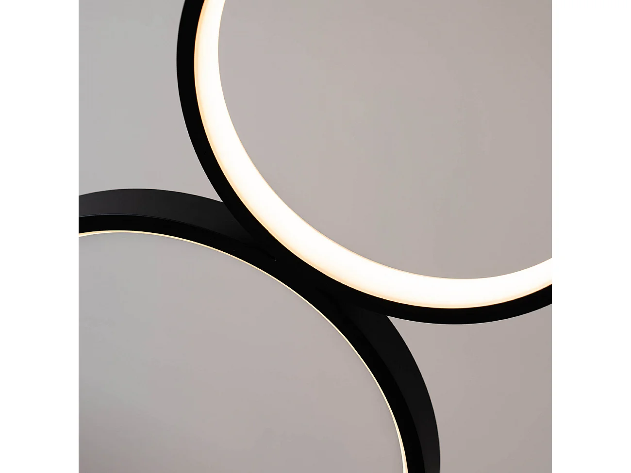 Lampadaire LED cercles superposés en métal noir - Newton