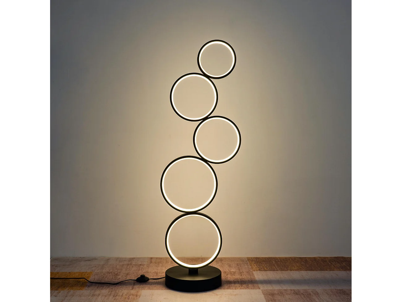 Lampadaire LED cercles superposés en métal noir - Newton