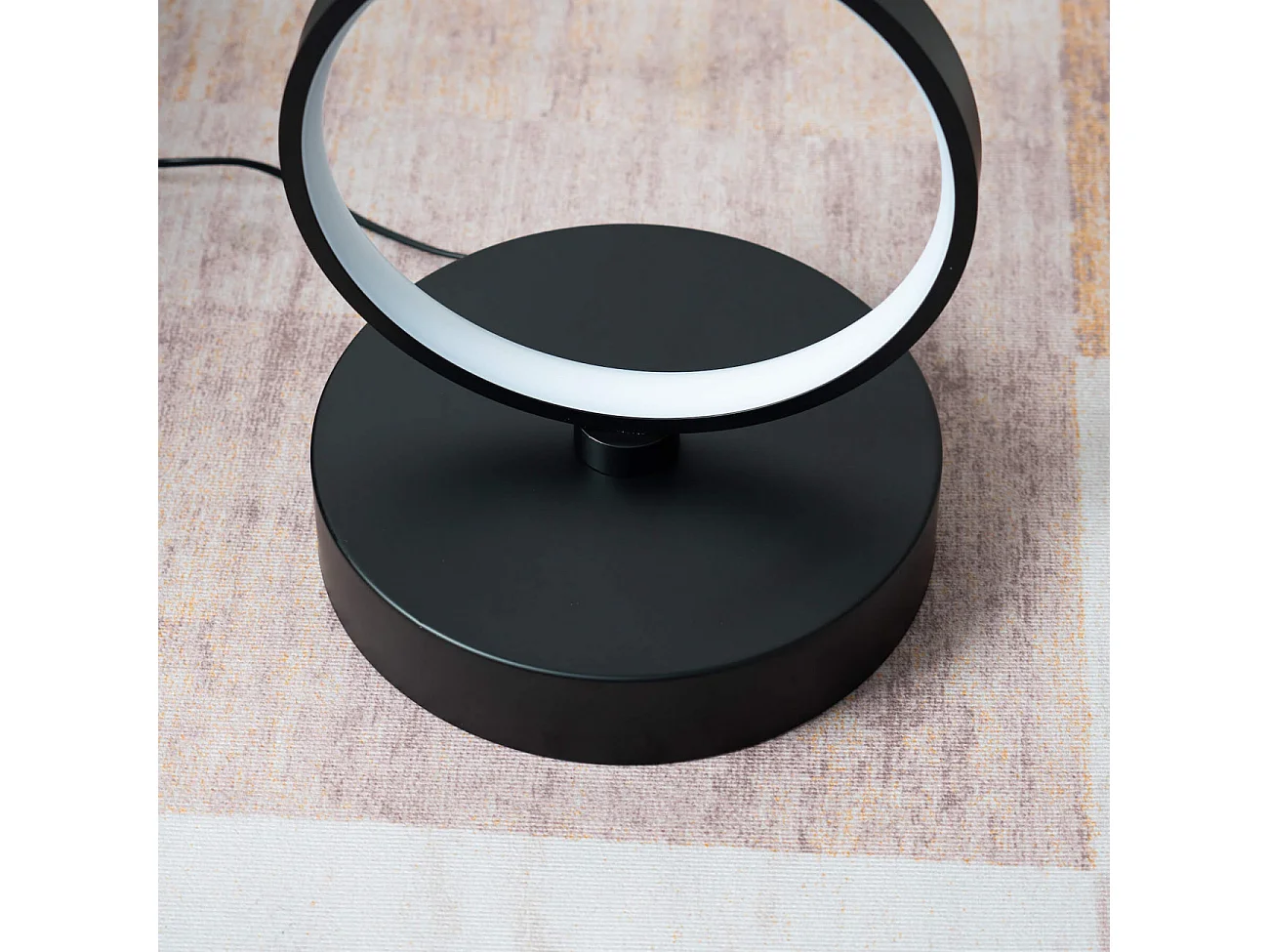 Lampadaire LED cercles superposés en métal noir - Newton