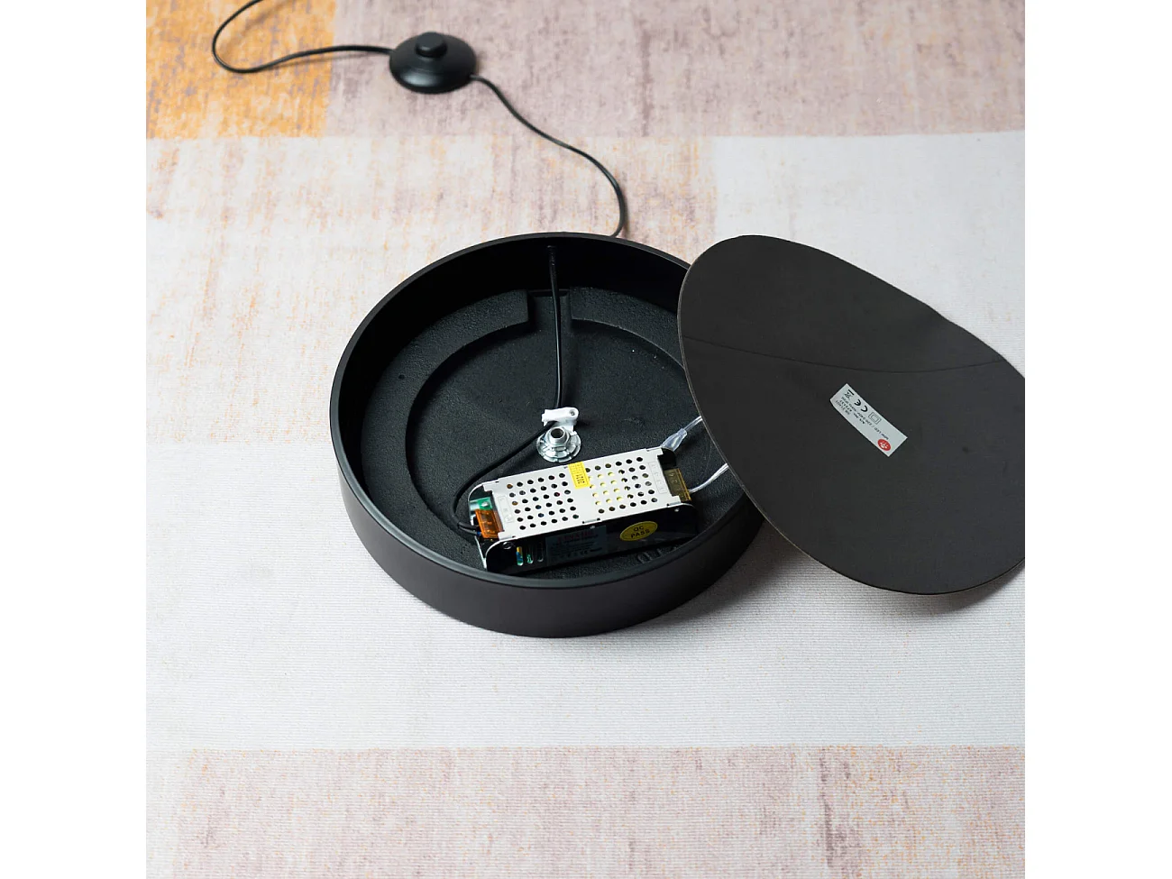 Lampadaire LED cercles superposés en métal noir - Newton