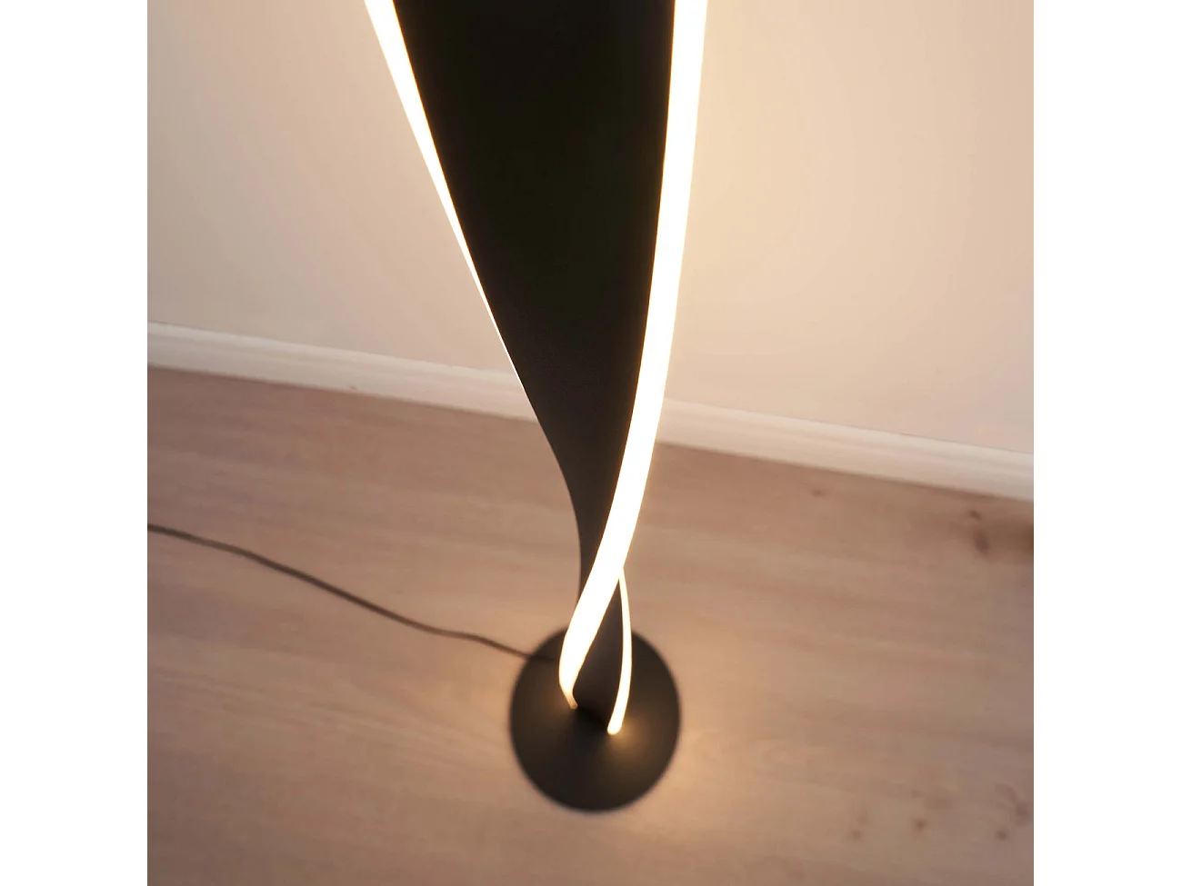 Lampadaire noir dimmable LED torsadé -  Mazen