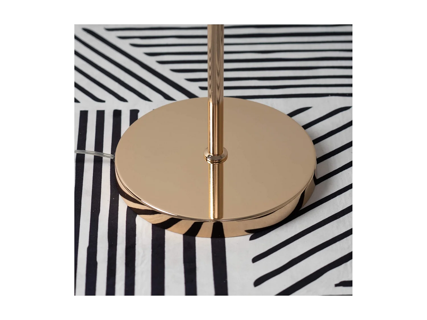 Lampadaire contemporain doré à verres ambrés - Ambrosia