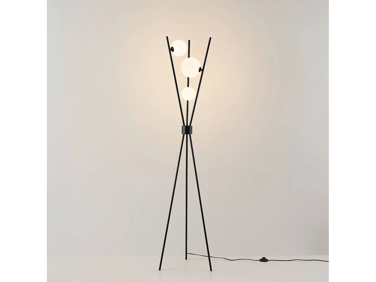Lampadaire trépied noir boules blanches - Phoebe